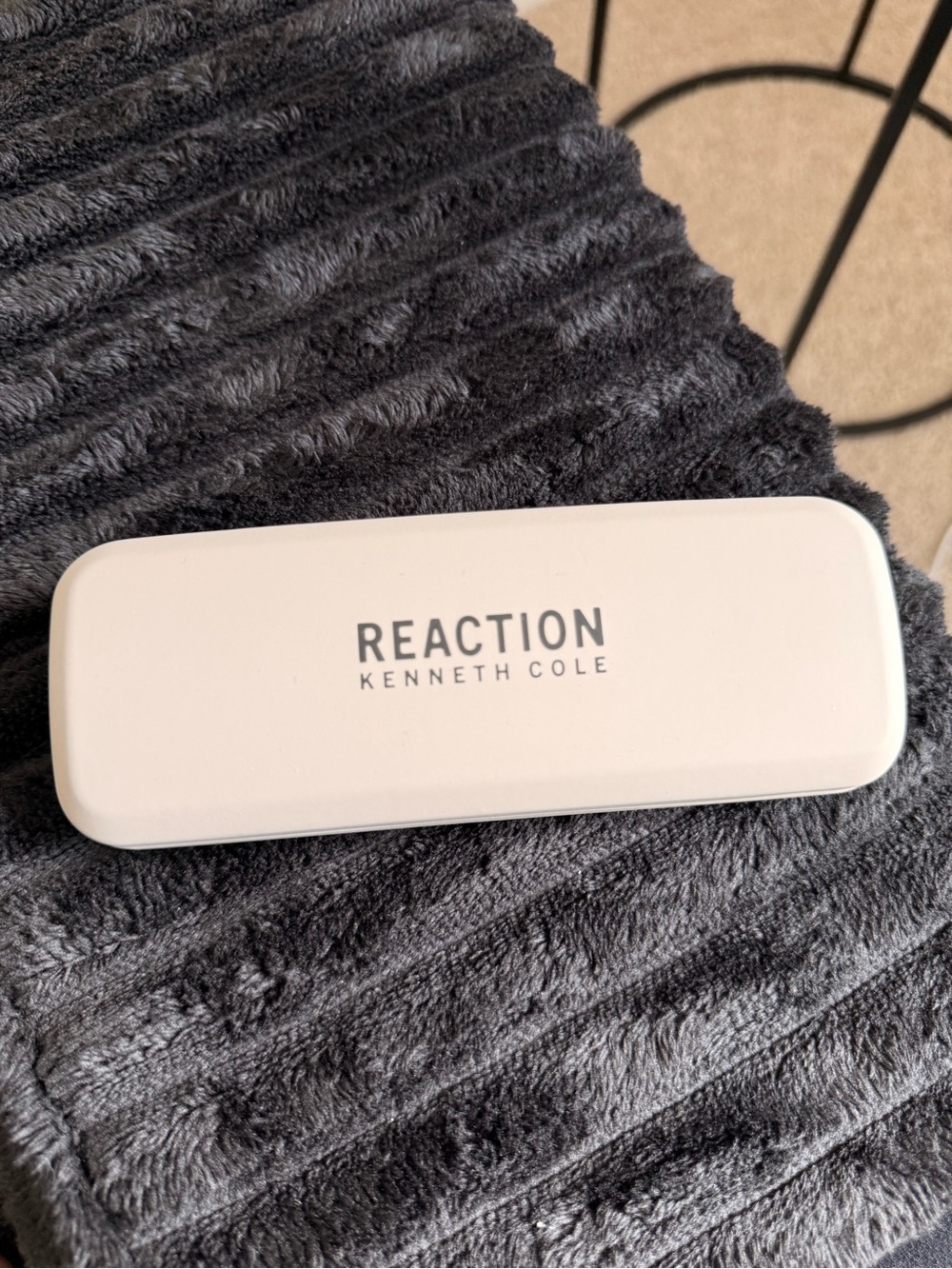Kenneth Cole Reaction White Sunglasses with Case
